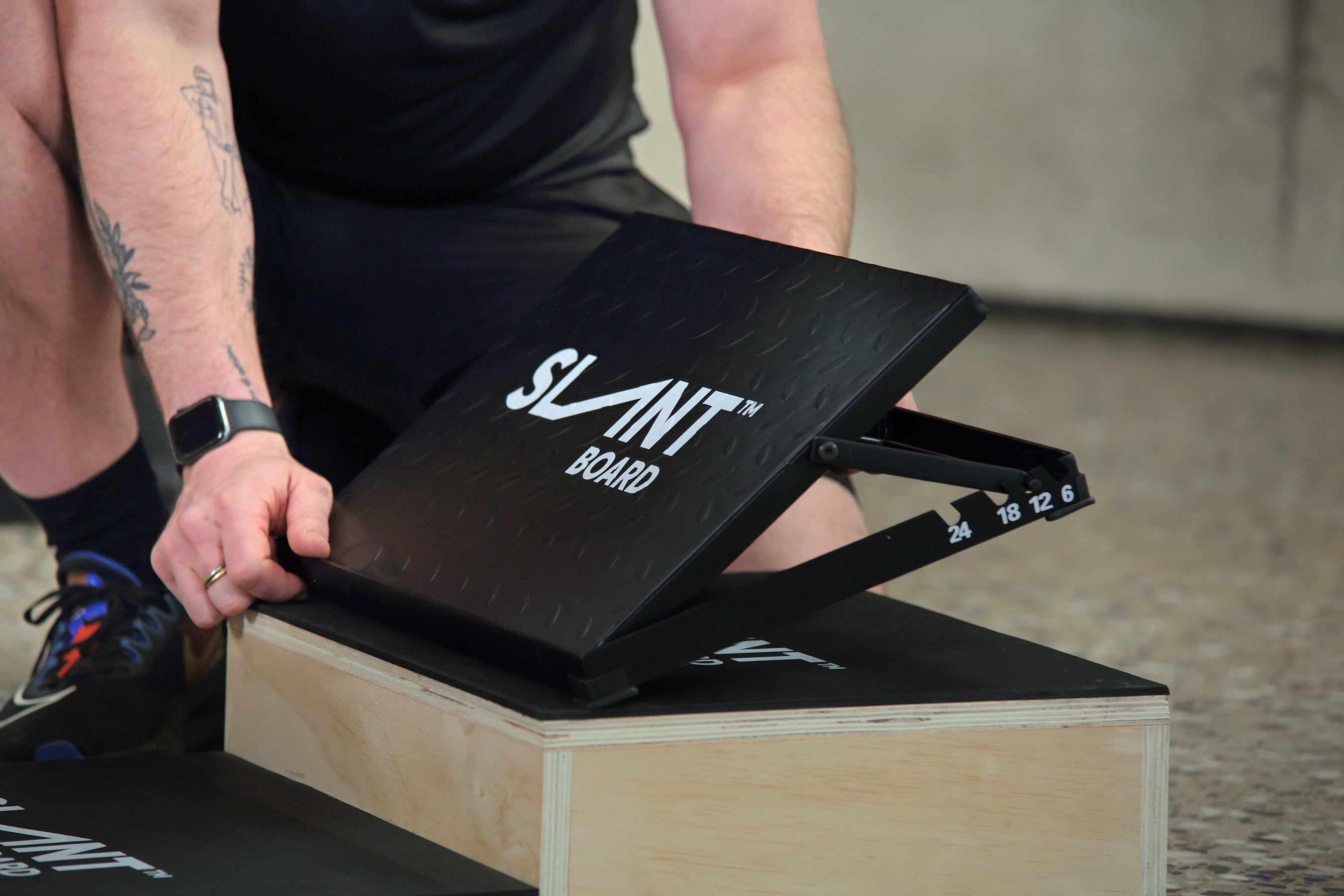 ADJUSTABLE METAL SLANT BOARD™ - Deep Squats and Knee/Ankle Rehab ...